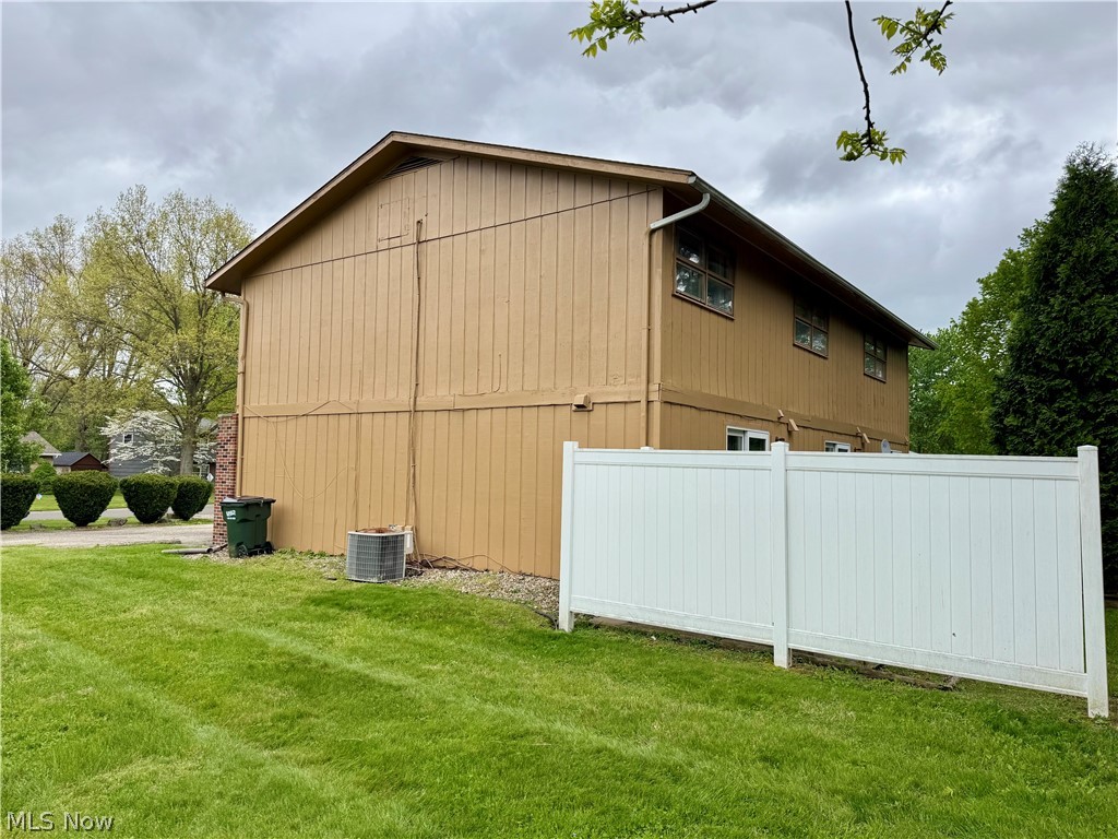 792 Kingwood Drive NE Bolivar OH 44612