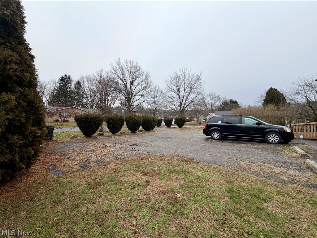 792 Kingwood Drive NE Bolivar OH 44612
