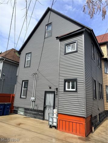 10222 Parkgate Avenue Cleveland OH 44108