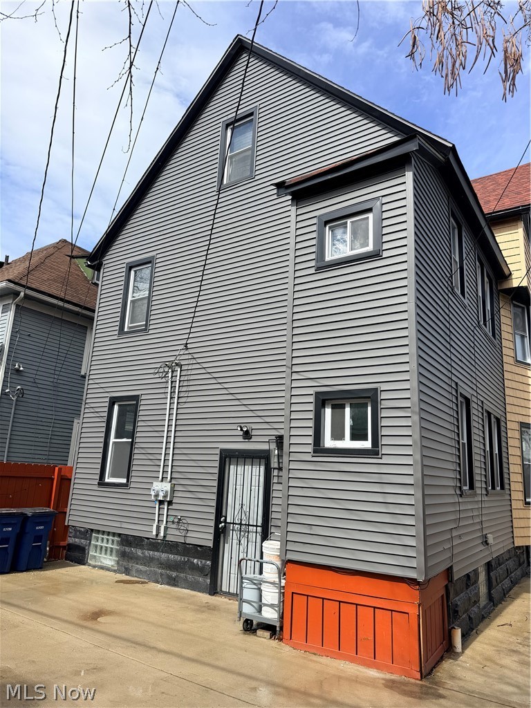 10222 Parkgate Avenue Cleveland OH 44108