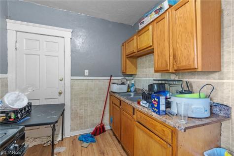 7915 Linwood Avenue Cleveland OH 44103