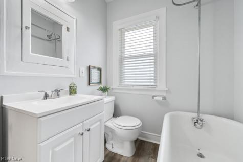 2067 Wascana Avenue Lakewood OH 44107