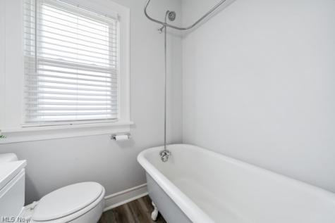 2067 Wascana Avenue Lakewood OH 44107