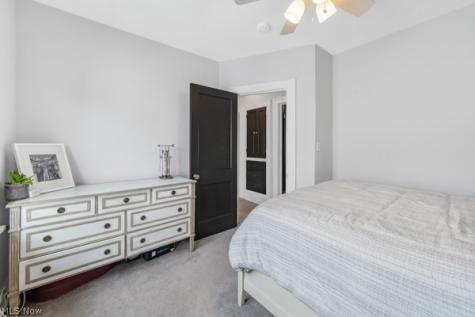 2067 Wascana Avenue Lakewood OH 44107
