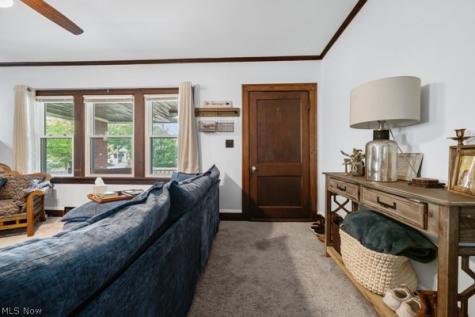 2067 Wascana Avenue Lakewood OH 44107