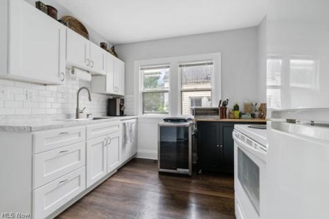 2067 Wascana Avenue Lakewood OH 44107