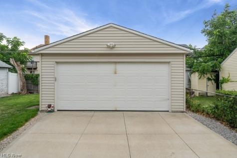 2067 Wascana Avenue Lakewood OH 44107