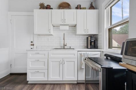 2067 Wascana Avenue Lakewood OH 44107