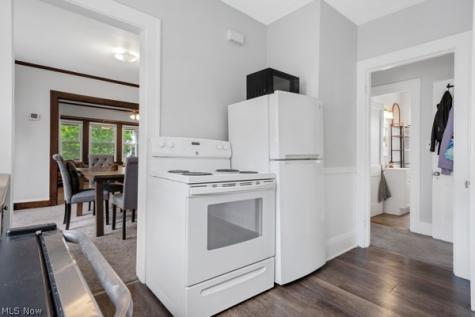 2067 Wascana Avenue Lakewood OH 44107