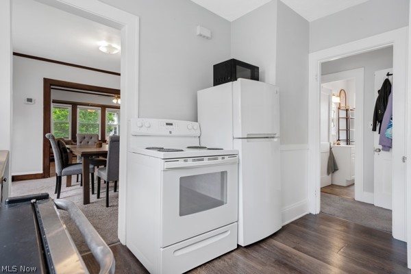 2067 Wascana Avenue Lakewood OH 44107