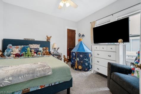 2067 Wascana Avenue Lakewood OH 44107
