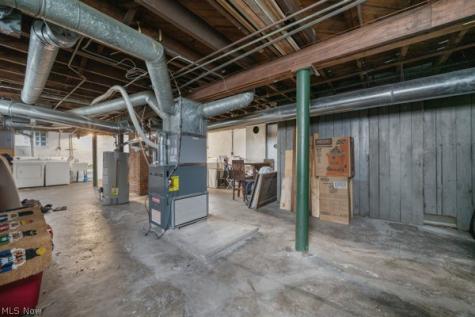 2067 Wascana Avenue Lakewood OH 44107