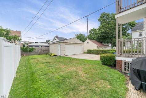 2067 Wascana Avenue Lakewood OH 44107