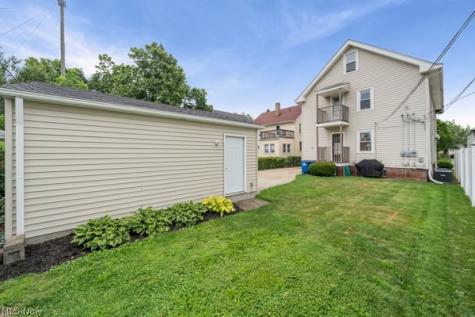 2067 Wascana Avenue Lakewood OH 44107