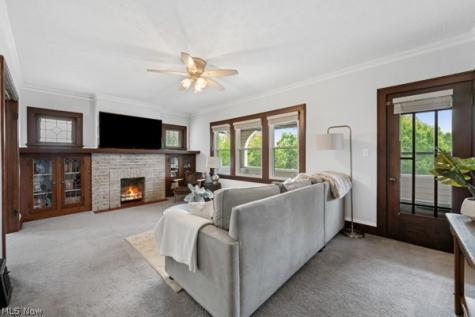 2067 Wascana Avenue Lakewood OH 44107