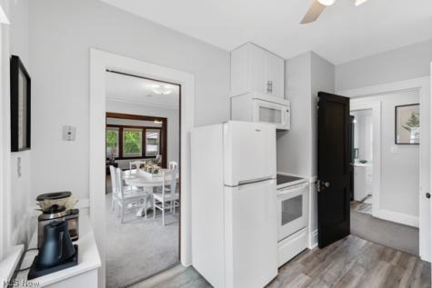 2067 Wascana Avenue Lakewood OH 44107