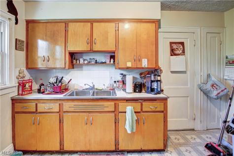 2189 W 105th Street Cleveland OH 44102