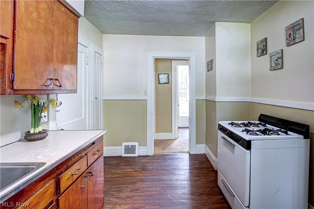 2189 W 105th Street Cleveland OH 44102