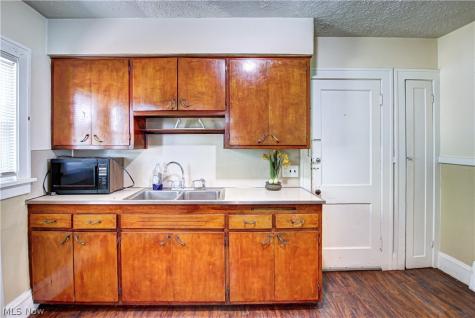 2189 W 105th Street Cleveland OH 44102