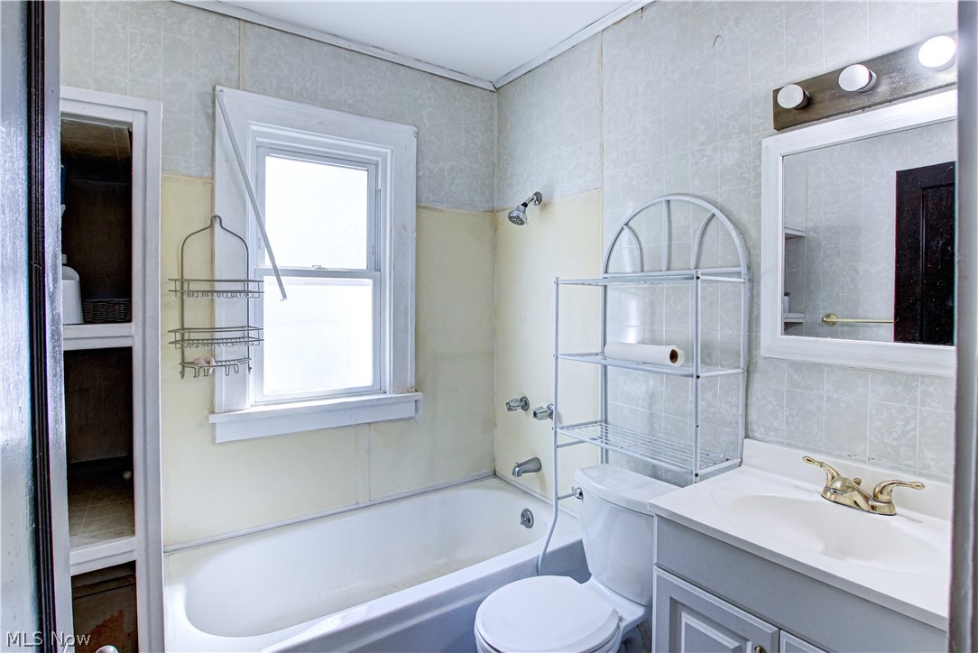 2189 W 105th Street Cleveland OH 44102