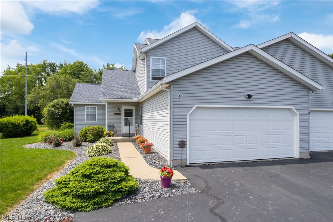 2419 Meadow Spring Circle Akron OH 44312