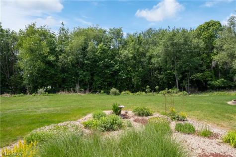 2419 Meadow Spring Circle Akron OH 44312