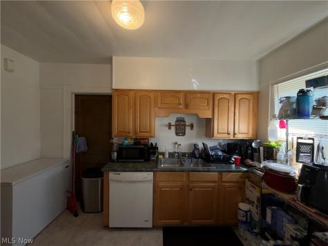 18007 Harland Avenue Cleveland OH 44119