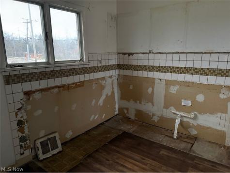 7611 Marble Avenue Cleveland OH 44105