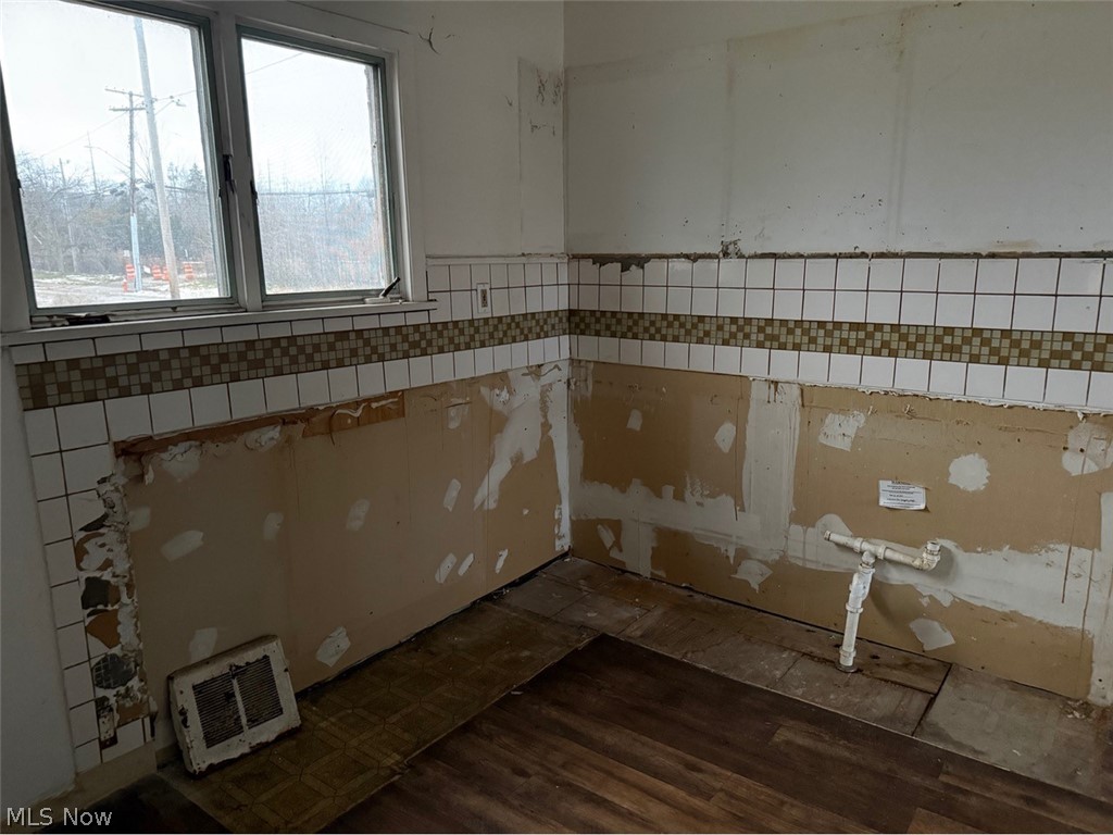 7611 Marble Avenue Cleveland OH 44105
