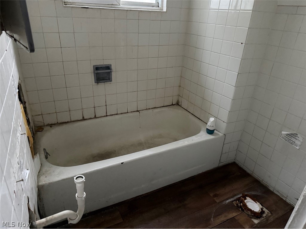 7611 Marble Avenue Cleveland OH 44105