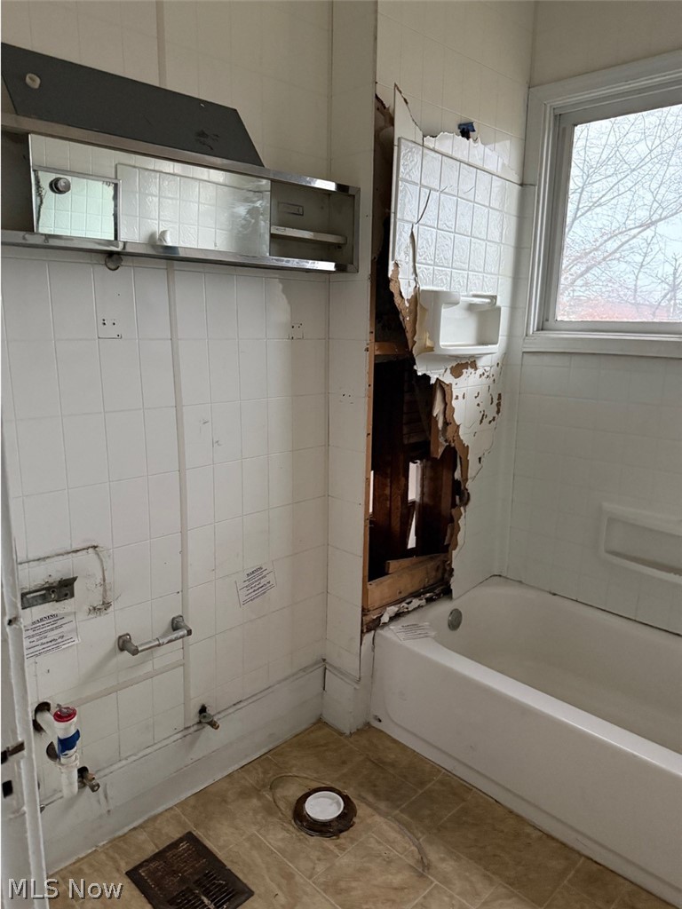 7611 Marble Avenue Cleveland OH 44105