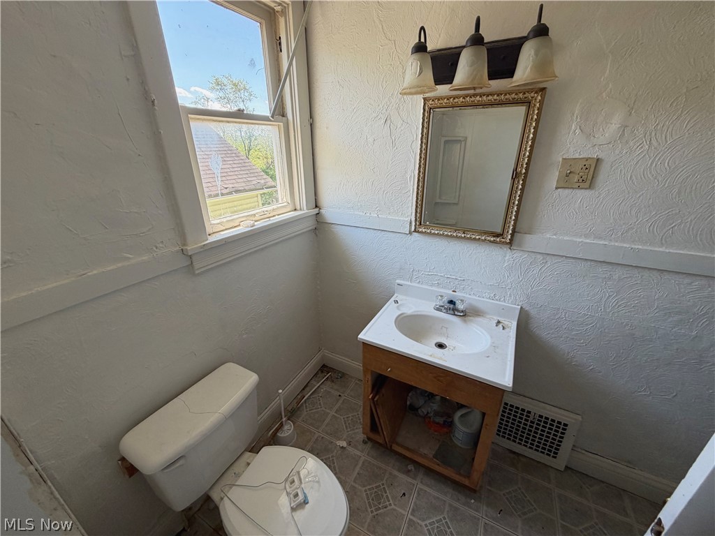 825 Laura Avenue East Liverpool OH 43920