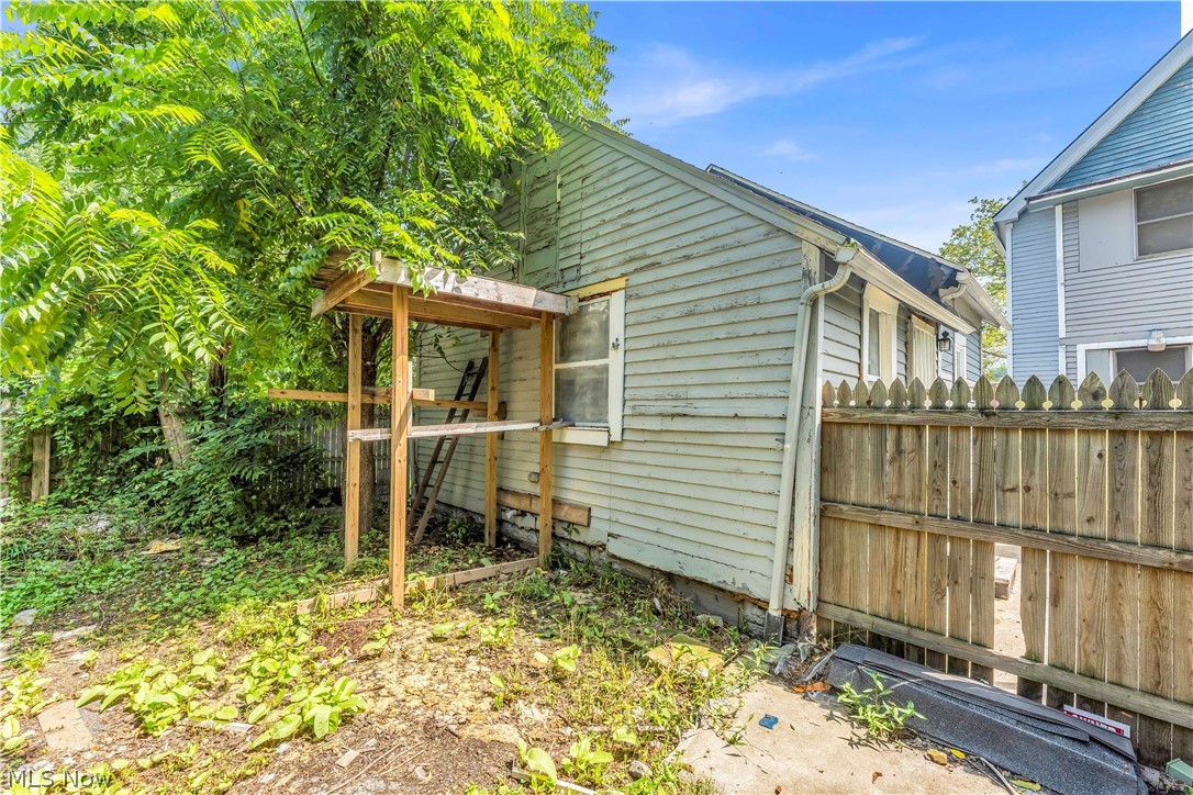3150 W 46th Street Cleveland OH 44102