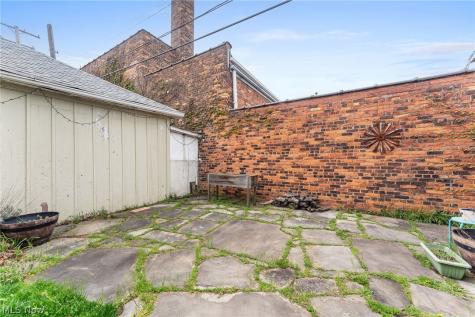 6110 W Clinton Avenue Cleveland OH 44102