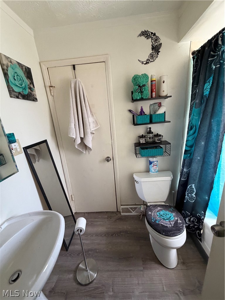 3401 Roanoke Avenue Cleveland OH 44109