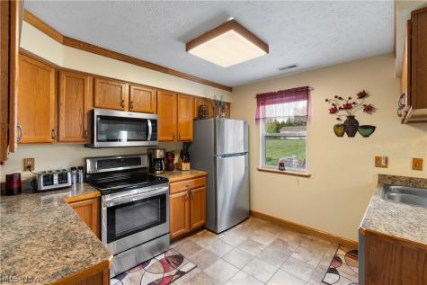 1995-1997 Rolling Meadows Lane Akron OH 44312