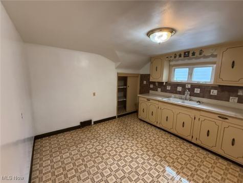 4902 E 109th Street Garfield Heights OH 44125