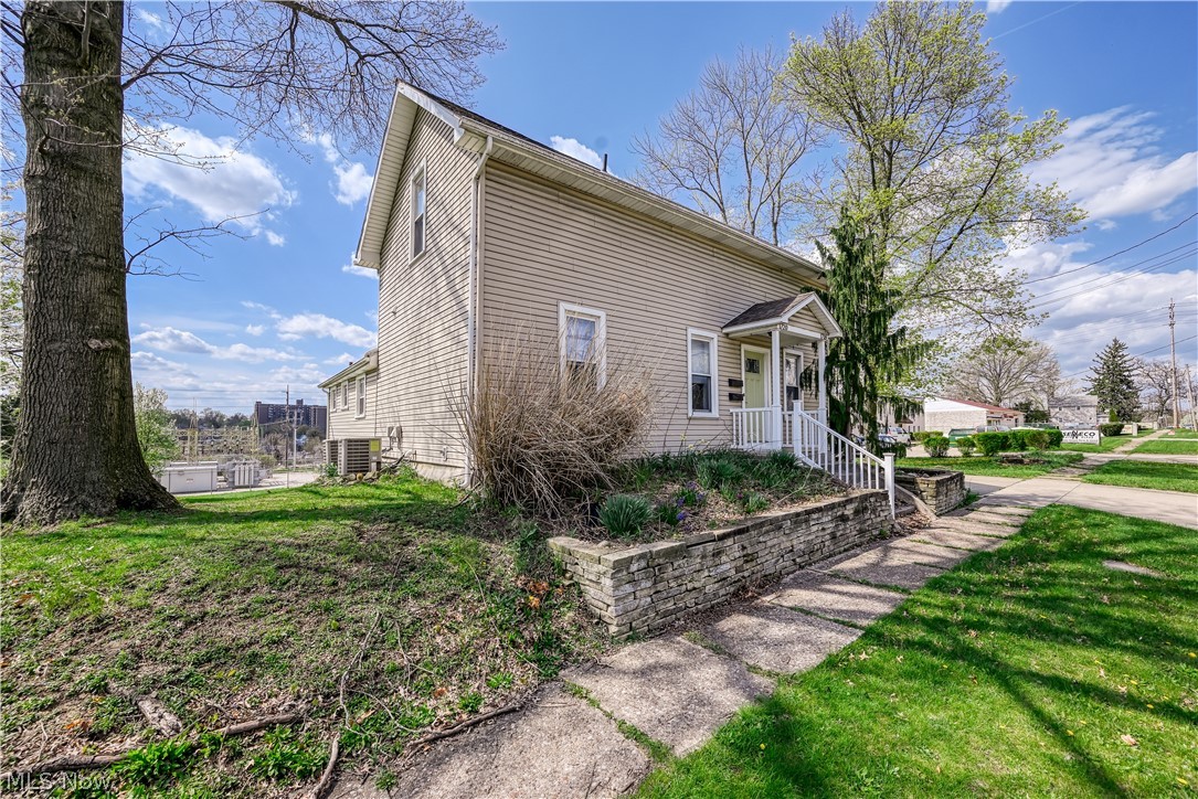 1718 - 1720 Newberry Street Cuyahoga Falls OH 44221