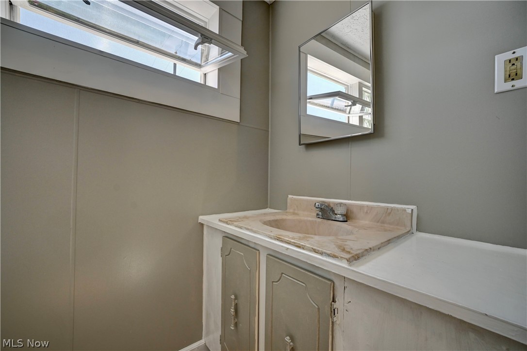 110 8th Street SW New Philadelphia OH 44663
