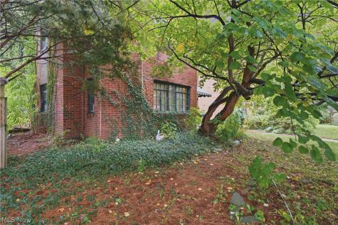 1704 Yale Avenue NW Canton OH 44703