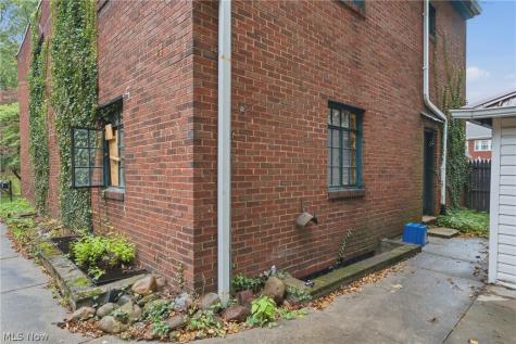 1704 Yale Avenue NW Canton OH 44703