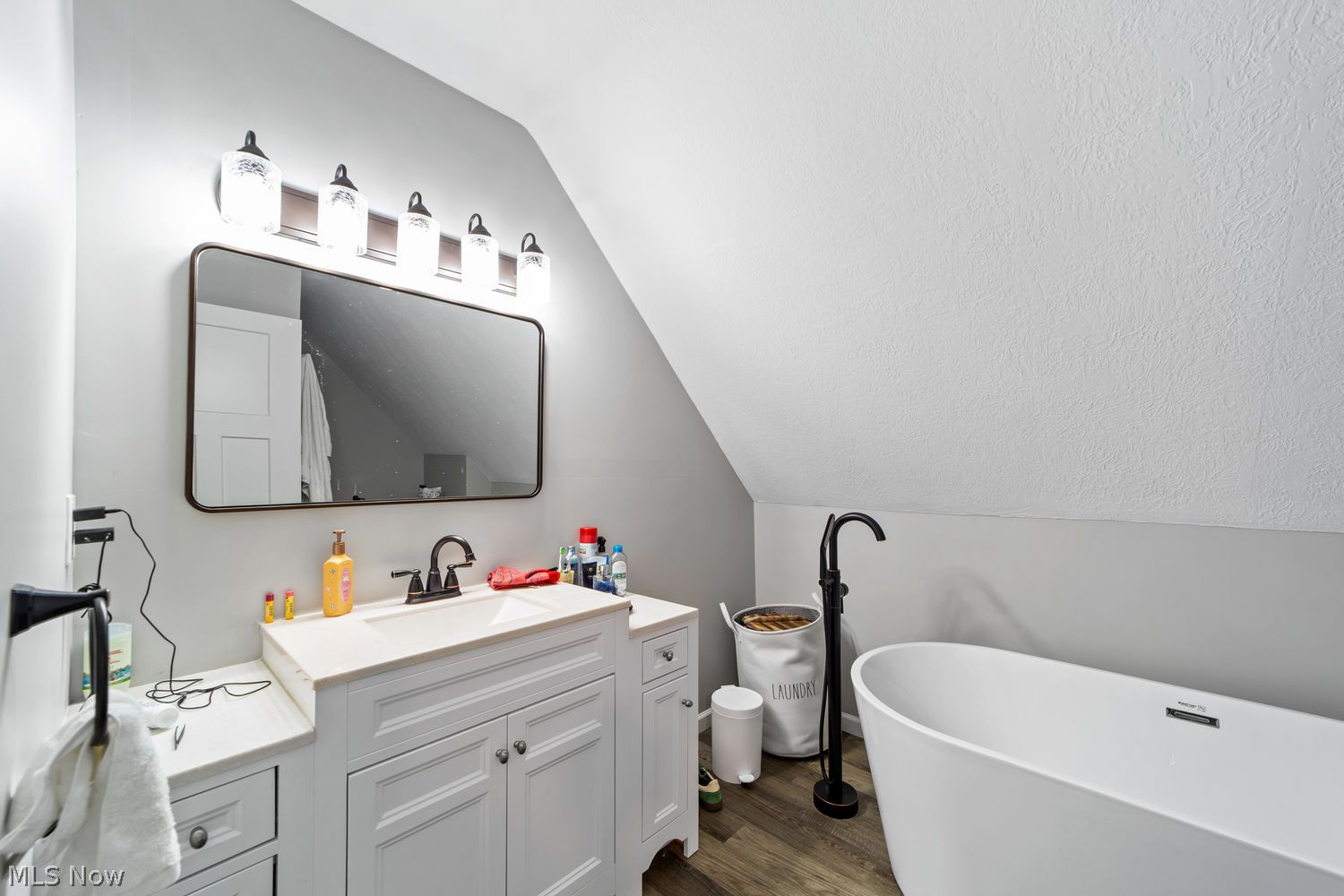 2102 Quail Street Lakewood OH 44107