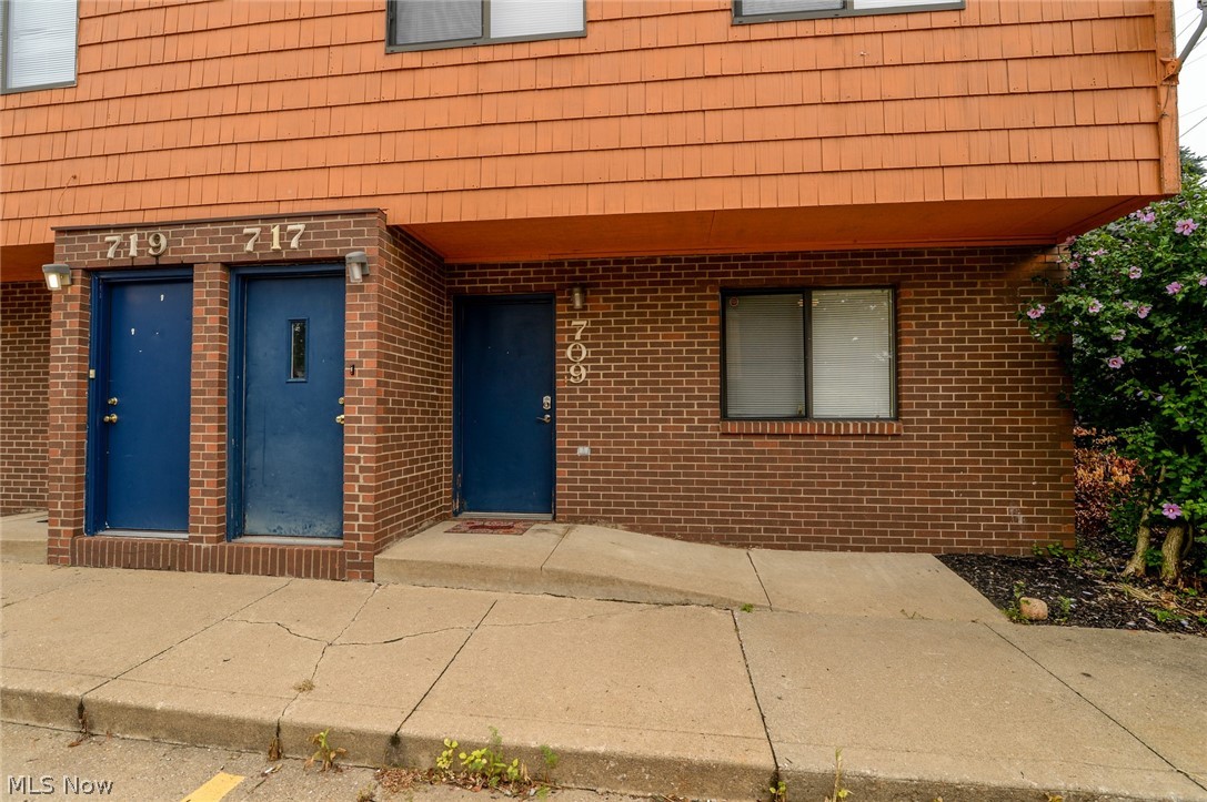 709 & 717 Carroll Street Akron OH 44304