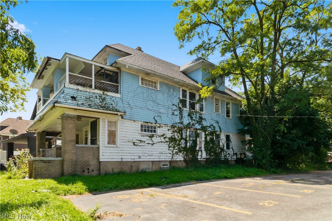 1516 Hillcrest Road Cleveland OH 44118