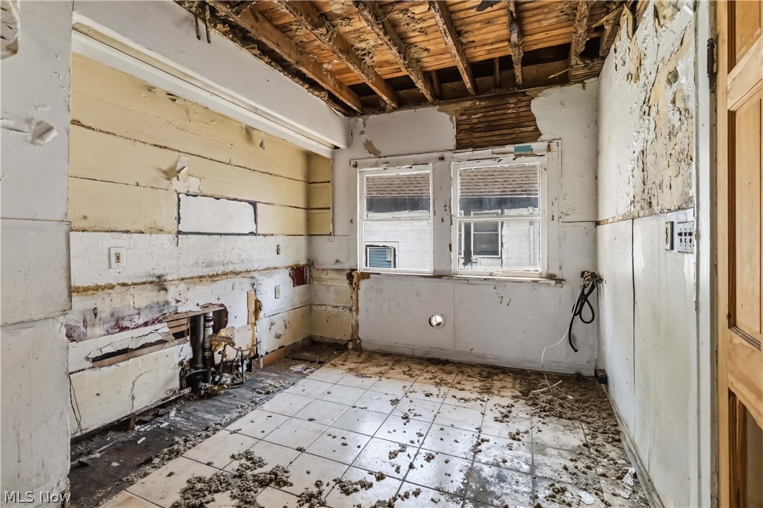 1516 Hillcrest Road Cleveland OH 44118
