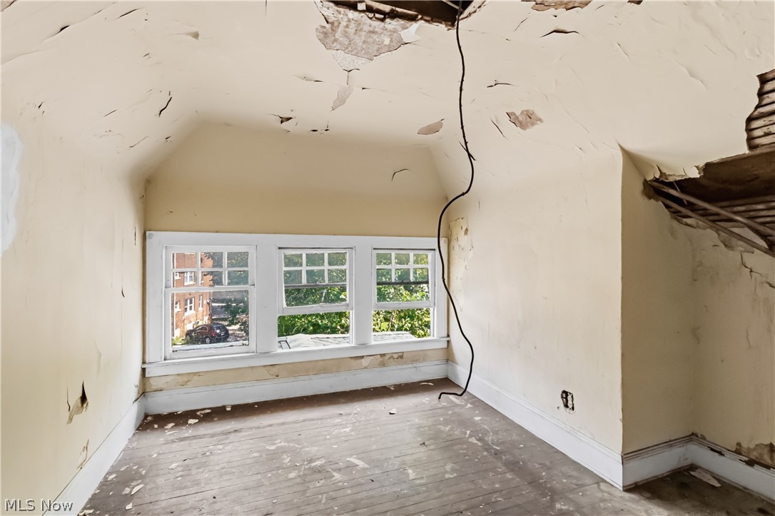 1516 Hillcrest Road Cleveland OH 44118