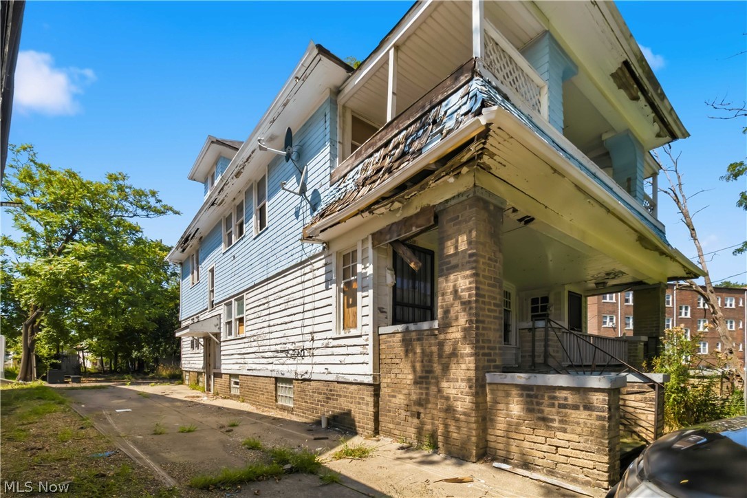 1516 Hillcrest Road Cleveland OH 44118