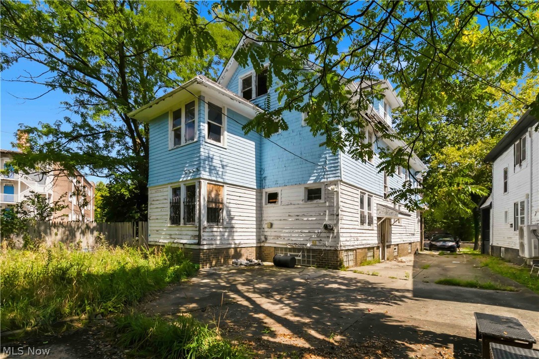 1516 Hillcrest Road Cleveland OH 44118