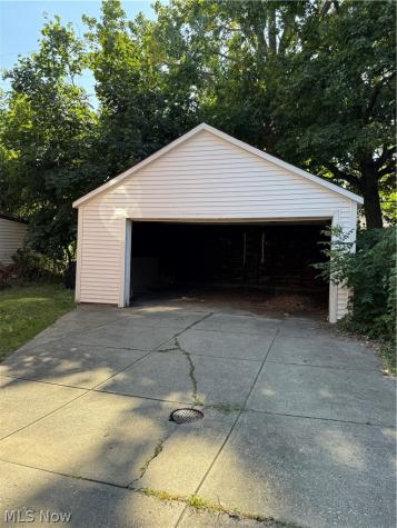 1426 E 175th Street Cleveland OH 44110