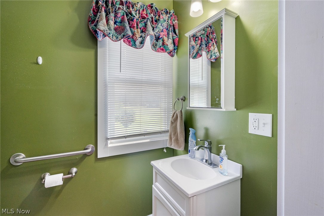 7846 Thompson Sharpsville Road NE Burghill OH 44404